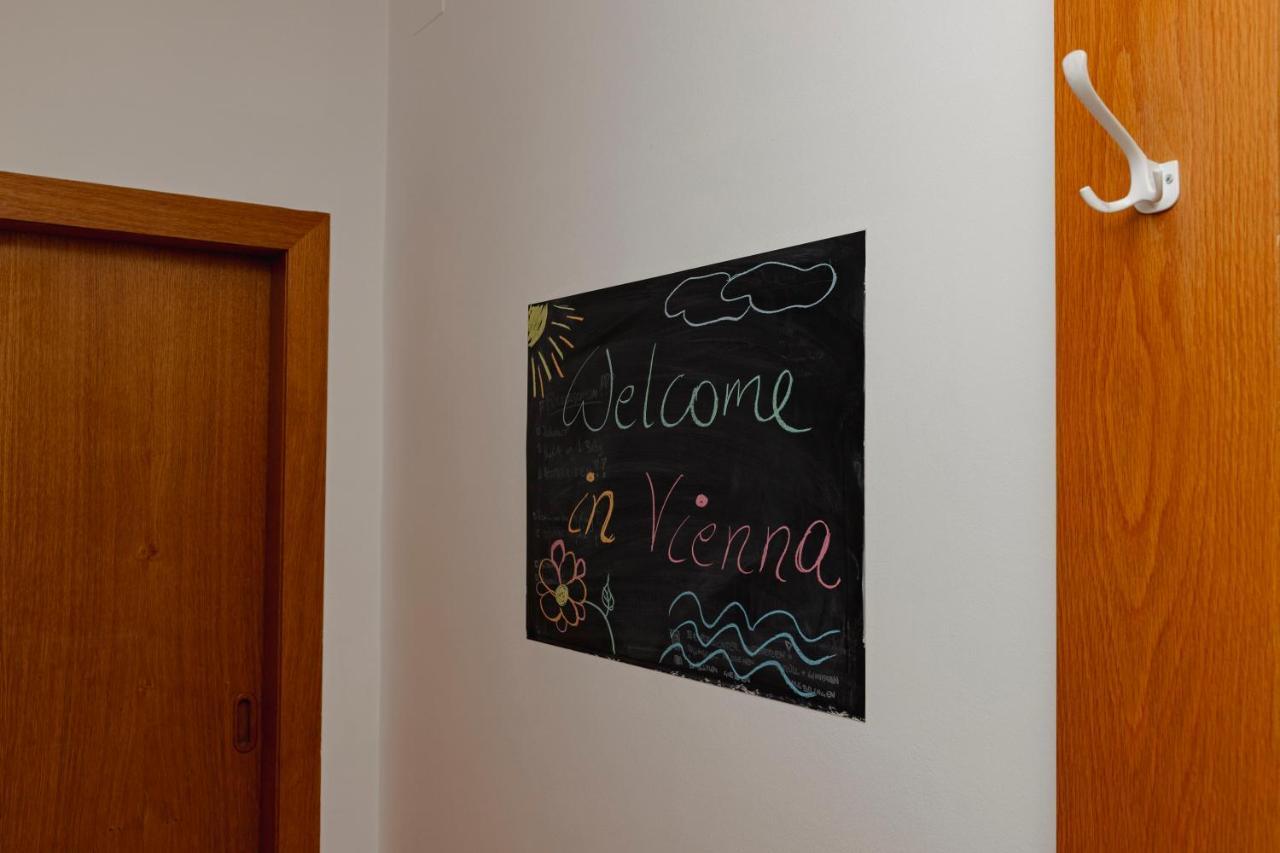 Beautiful 2-Bedroom Apartment Near Schoenbrunn 비엔나 외부 사진